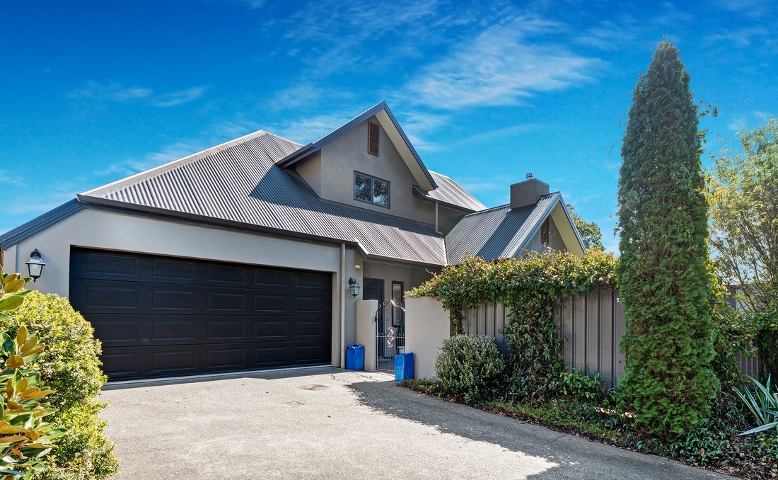 Havelock North, Hawke's Bay, New Zealand 2 - 18425076