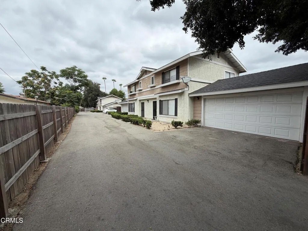 Pomona, California, United States 5 - 18425348
