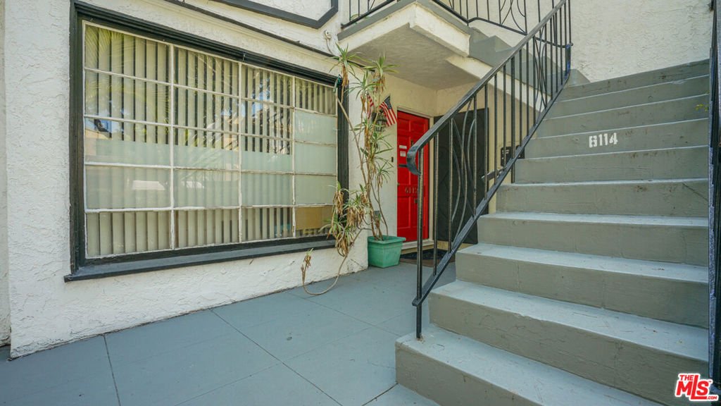 Los Angeles, California, United States 5 - 18425360