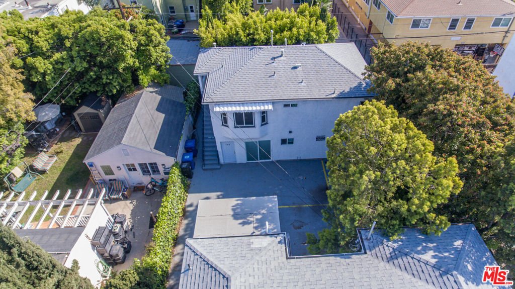 Los Angeles, California, United States 2 - 18425360