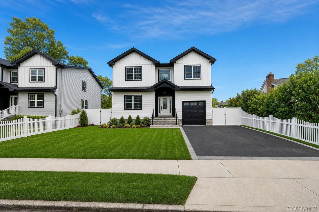 House in West Hempstead, New York, United States 1 - 18425128