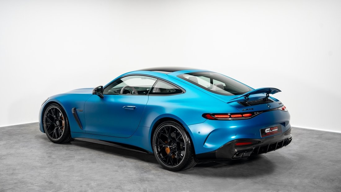 Coupe in Dubai, United Arab Emirates 2 - 18425511