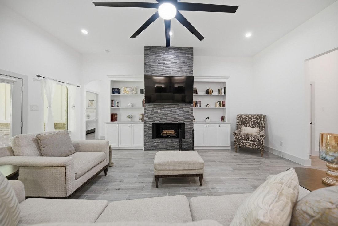 House in New Ulm, Texas, United States 2 - 18425661