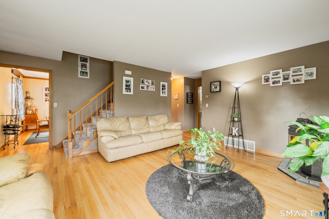 House in Trumbull, Connecticut, United States 4 - 18426028