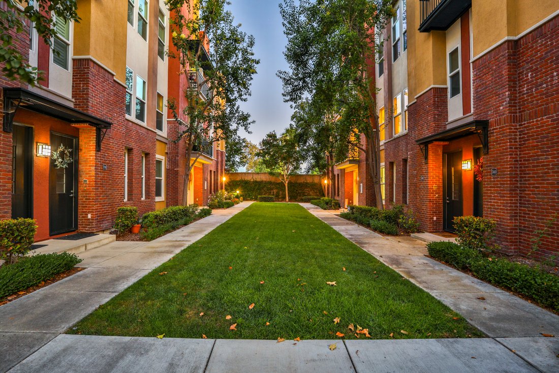 Condo in Claremont, California, United States 1 - 18425707