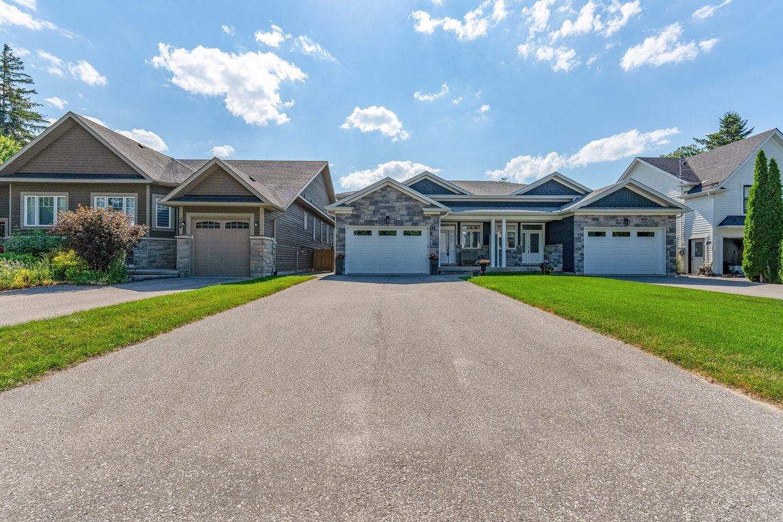 House in Collingwood, Ontario, Canada 2 - 18425705