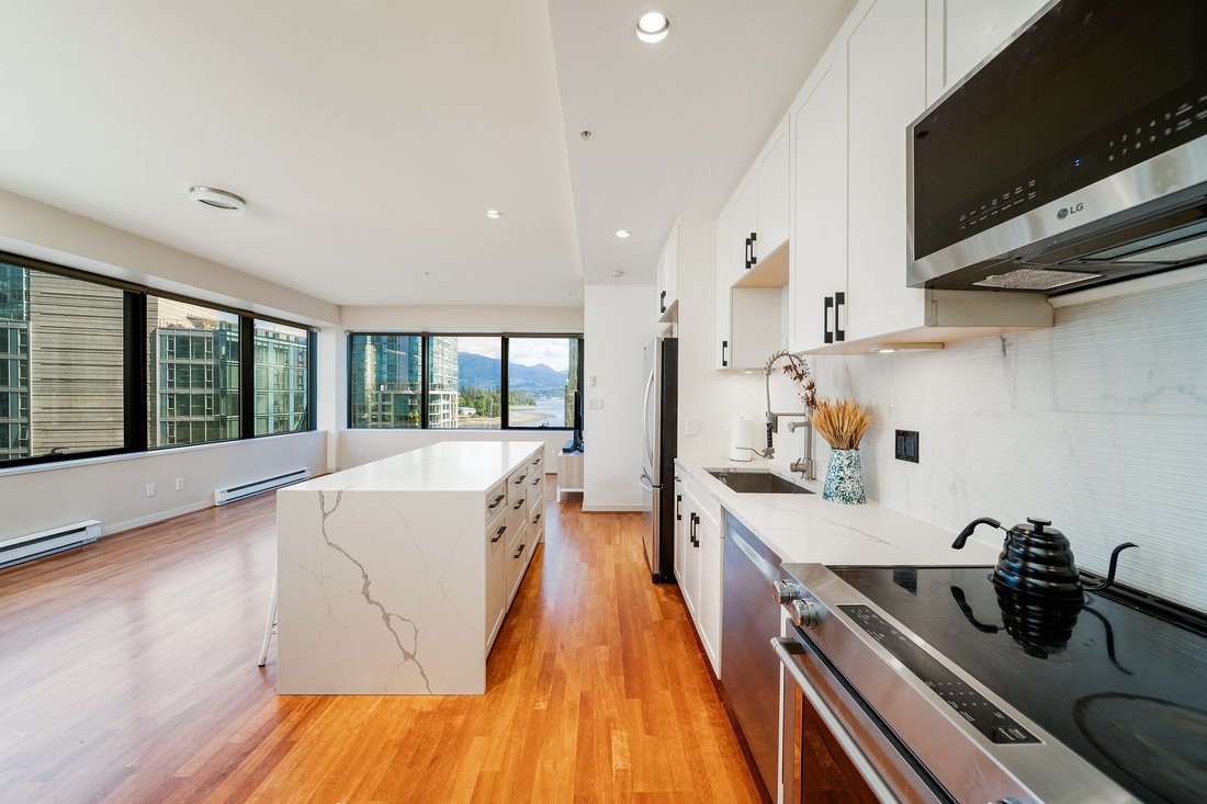 Condo in Vancouver, British Columbia, Canada 1 - 18425701