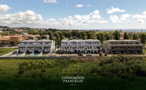 Townhouse in Santa Marinha e Sao Pedro da Afurada, Porto District, Portugal 1