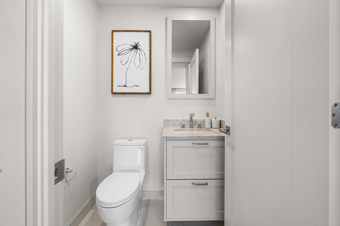 Condo in Toronto, Ontario, Canada 3 - 18425723