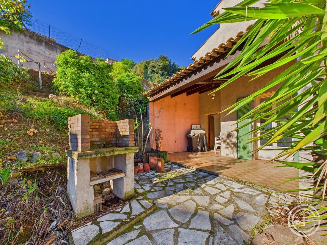 Villa in Saint-Laurent-du-Var, Provence-Alpes-Côte d'Azur, France 4 - 18425753
