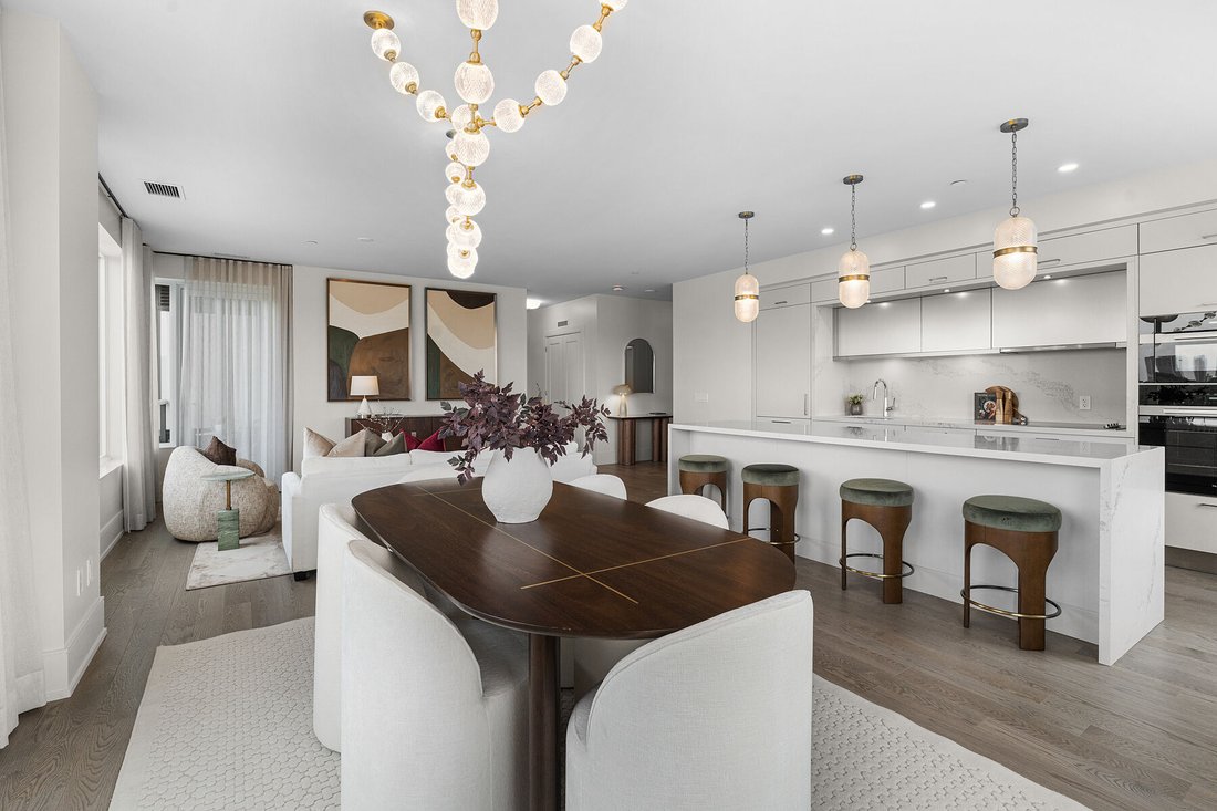 Condo in Toronto, Ontario, Canada 1 - 18425723