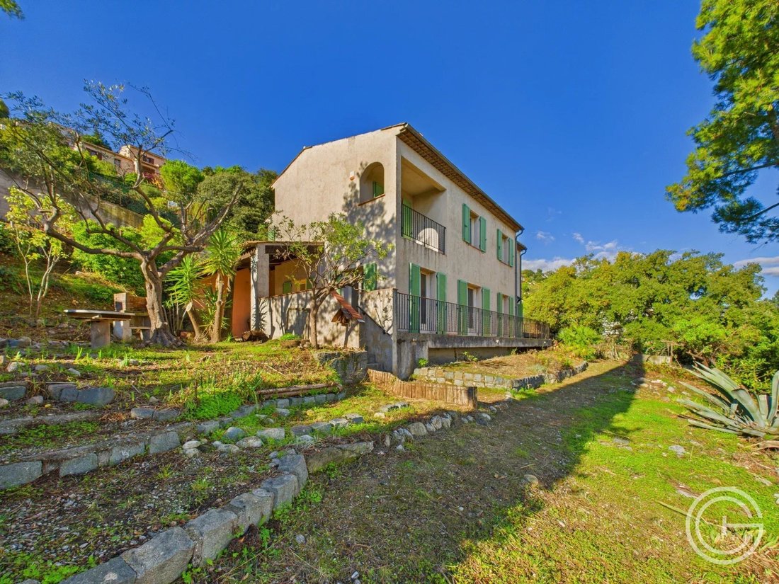 Villa in Saint-Laurent-du-Var, Provence-Alpes-Côte d'Azur, France 2 - 18425753