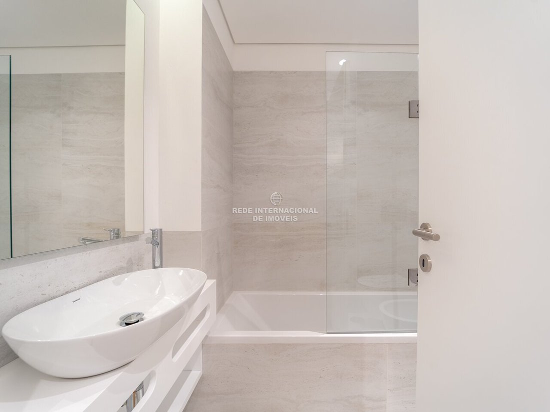 Apartment in Lordelo do Ouro e Massarelos, Porto District, Portugal 3 - 17500740