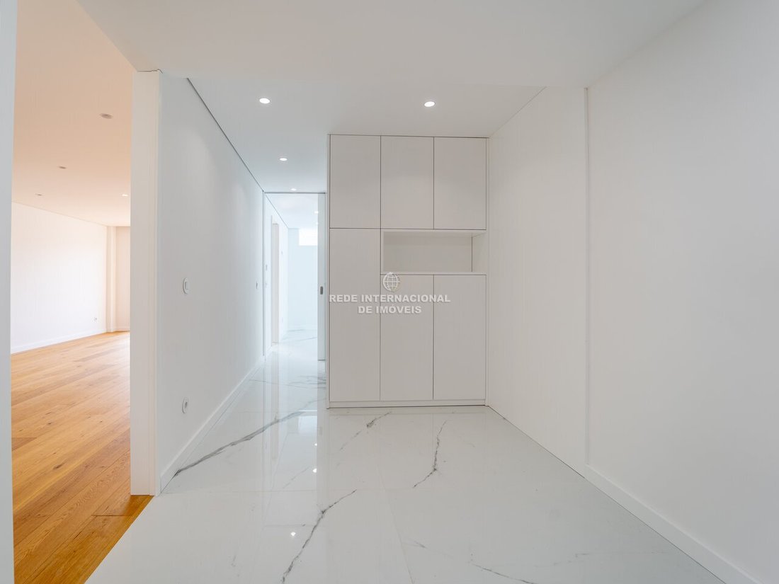 Apartment in Lordelo do Ouro e Massarelos, Porto District, Portugal 2 - 17500740