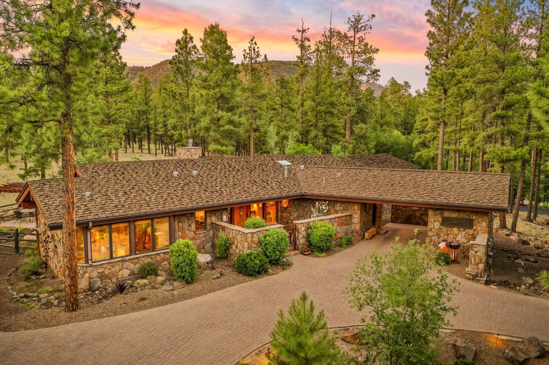 Flagstaff, Arizona, United States 1 - 18425726