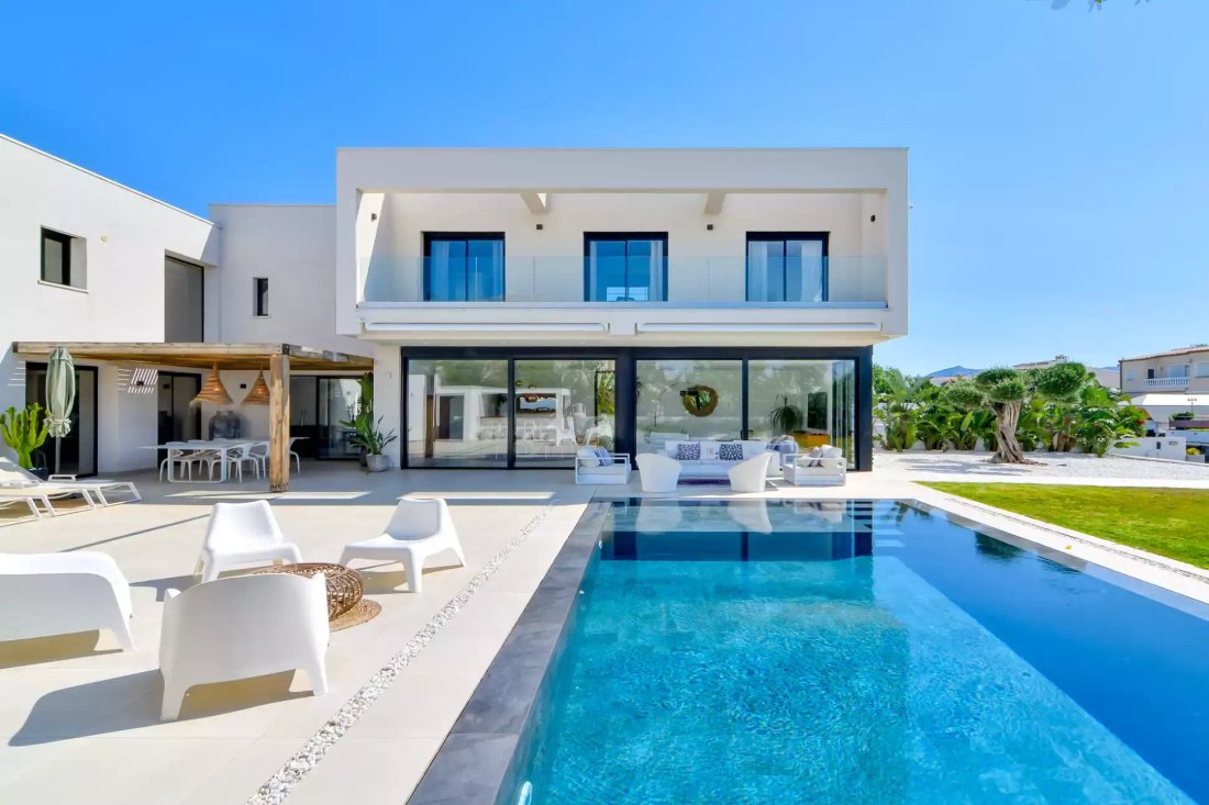 Villa in Empuriabrava, Catalonia, Spain 1 - 18335359
