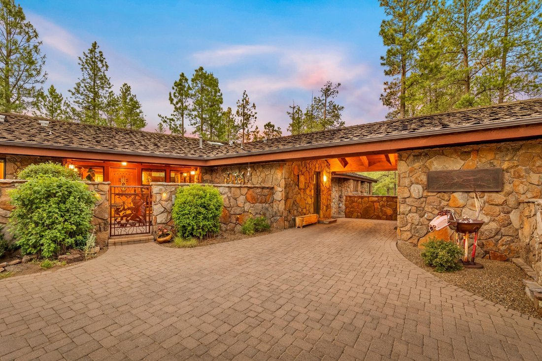 Flagstaff, Arizona, United States 5 - 18425726