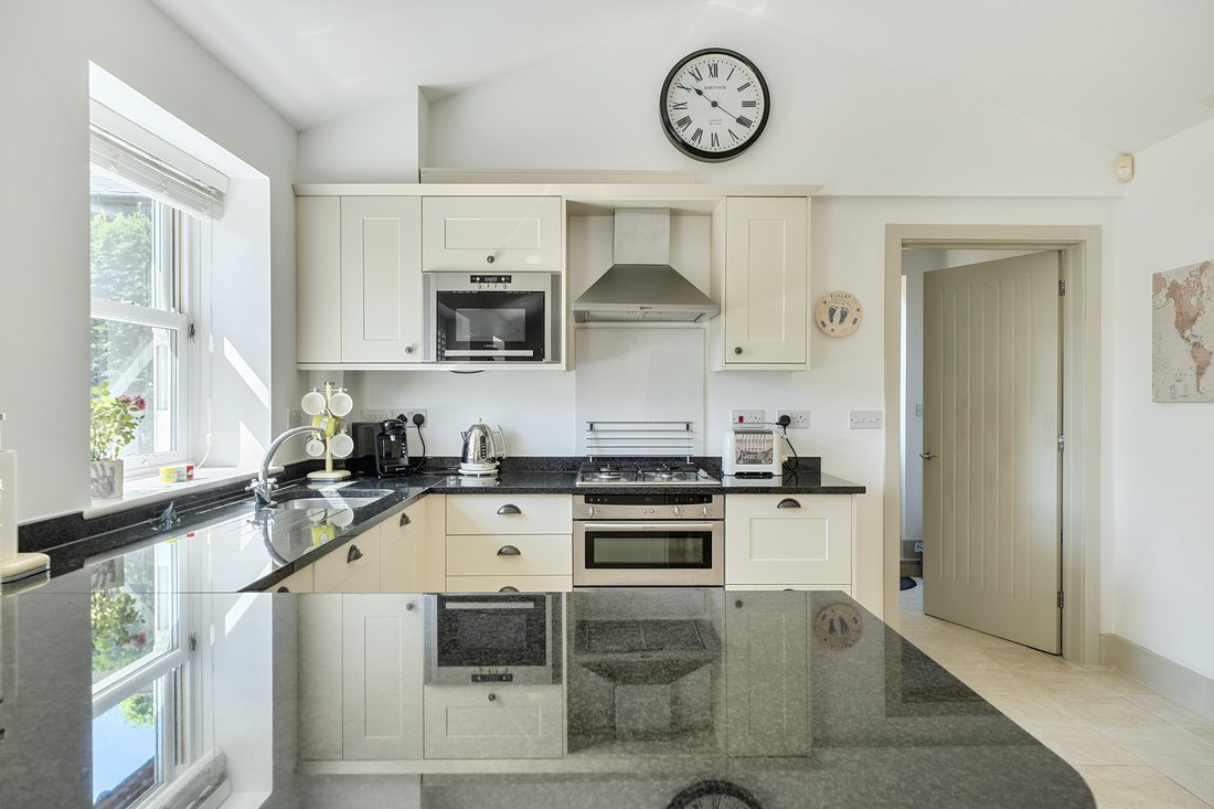 House in Kingswood, Reigate and Banstead, England 4 - 18425607