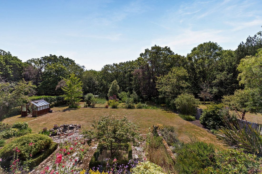 House in Wrecclesham, Lower Bourne, England 3 - 18425582
