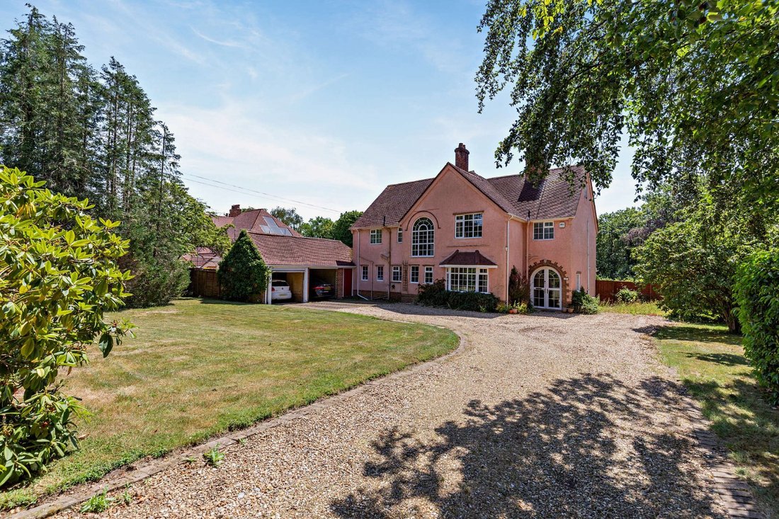 House in Wrecclesham, Lower Bourne, England 1 - 18425582