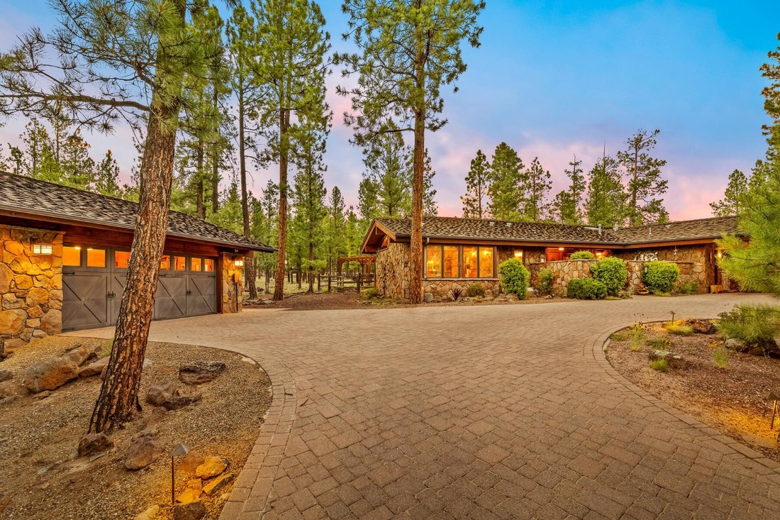 Flagstaff, Arizona, United States 4 - 18425726