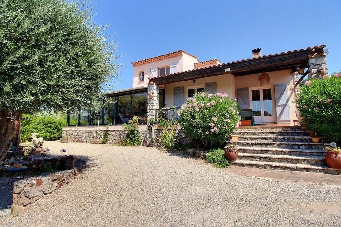 House in Bagnols-en-Forêt, Provence-Alpes-Côte d'Azur, France 1 - 18425854