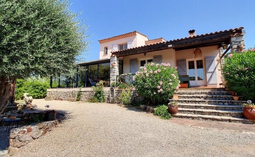House in Bagnols-en-Forêt, Provence-Alpes-Côte d'Azur, France 1