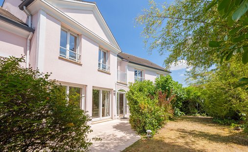 Villa in Aulnay-sous-Bois, Ile-de-France, France 1