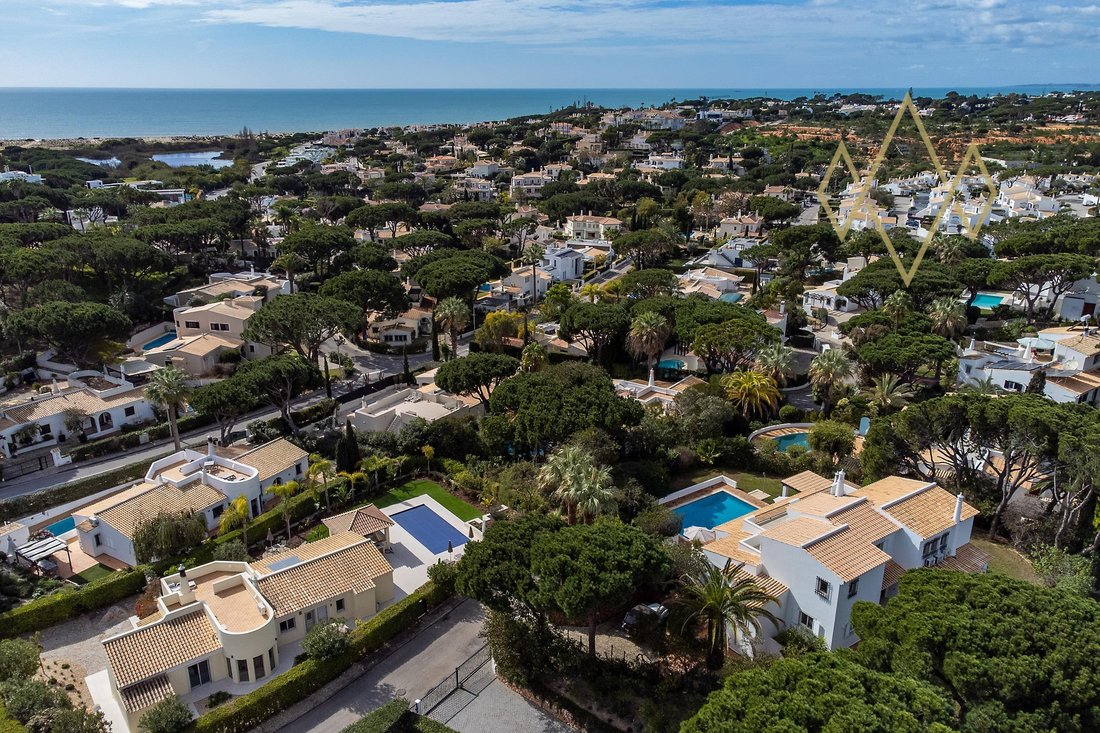 Villa in Vale do Lobo, Almancil, Portugal 1 - 18426225