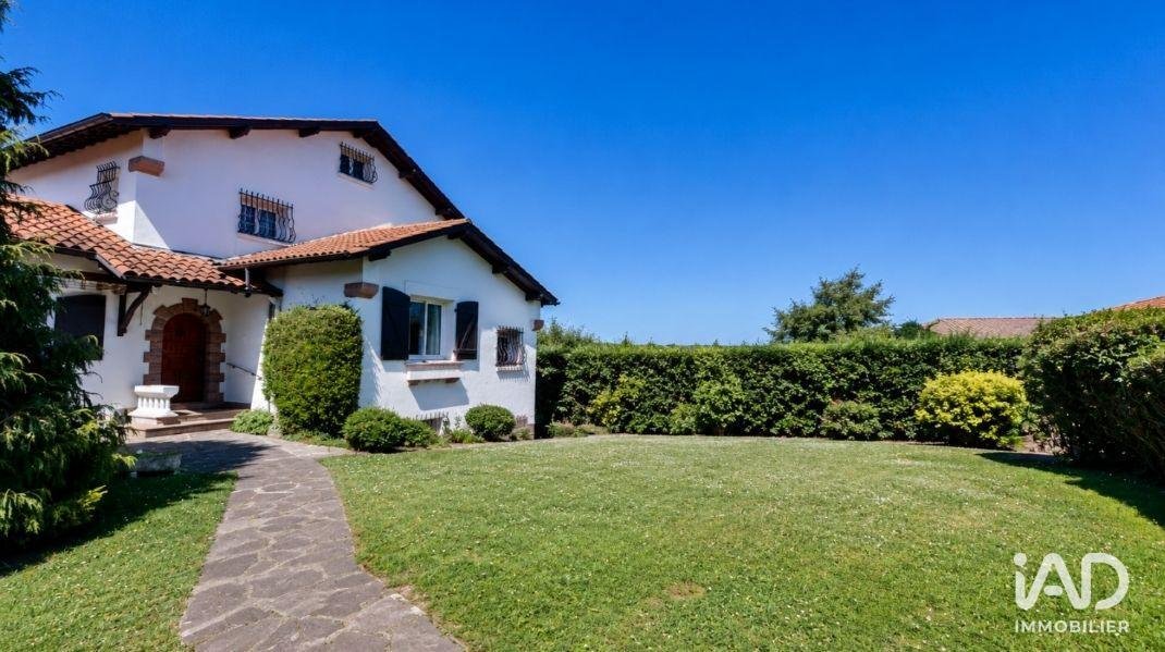 House in Duconteria-Jai Alai-Stade, Saint-Jean-de-Luz, France 1 - 18429696