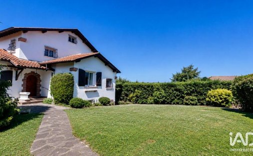 House in Duconteria-Jai Alai-Stade, Saint-Jean-de-Luz, France 1