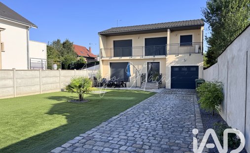 House in Gare, Villeneuve-le-Roi, France 1