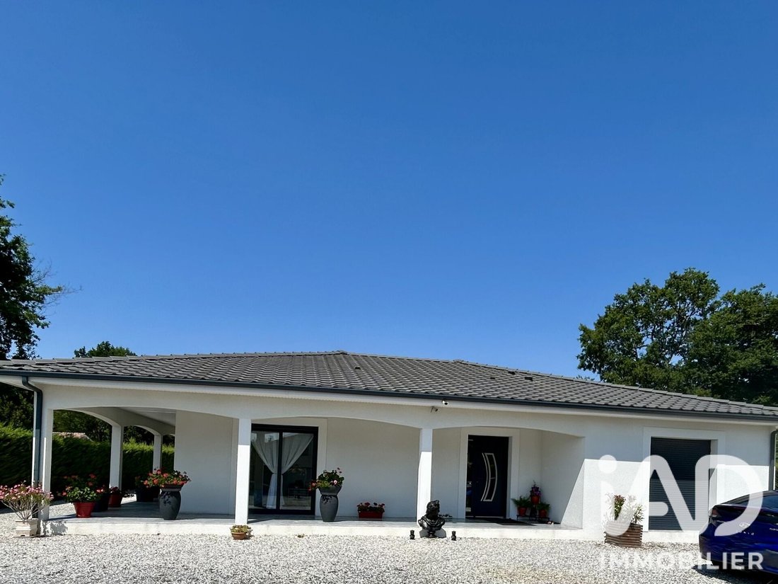 House in Lesparre-Medoc, Nouvelle-Aquitaine, France 3 - 18429633