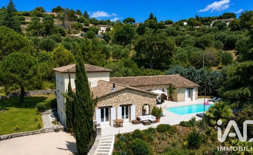 House in Ouest, Peymeinade, France 1