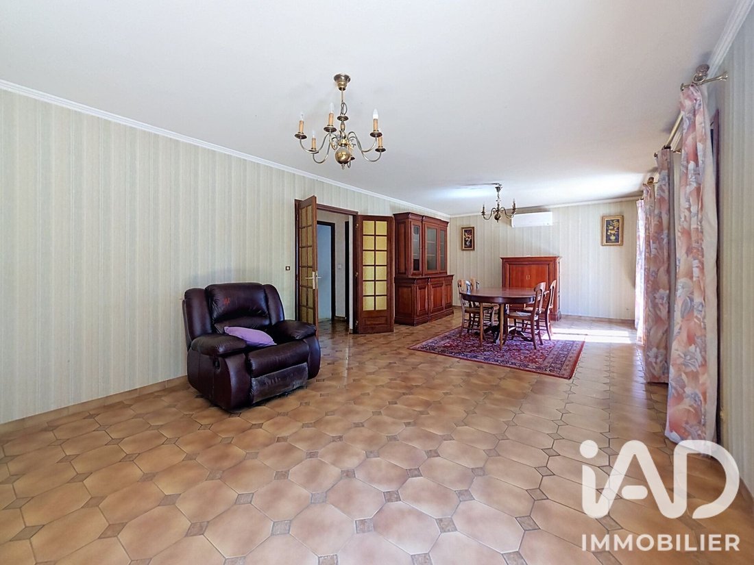 House in La Queue-en-Brie, Ile-de-France, France 2 - 18429677
