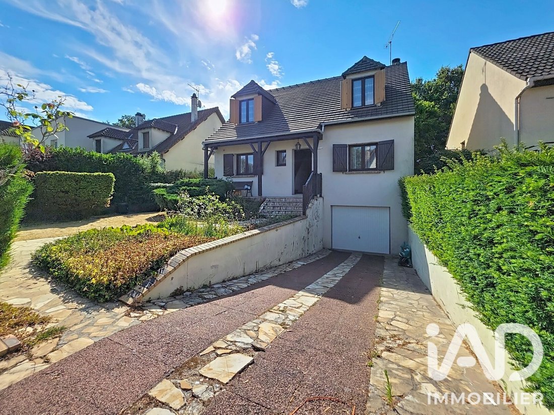 House in La Queue-en-Brie, Ile-de-France, France 1 - 18429677