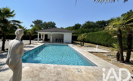 House in Lesparre-Medoc, Nouvelle-Aquitaine, France 1