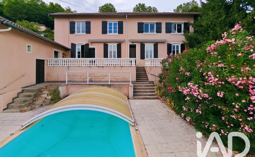House in Ouest, Miribel, France 1