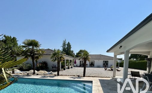 House in Lesparre-Medoc, Nouvelle-Aquitaine, France 1