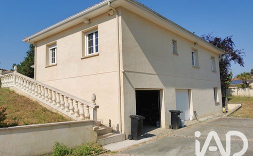 House in Nord, Artigues-pres-Bordeaux, France 1
