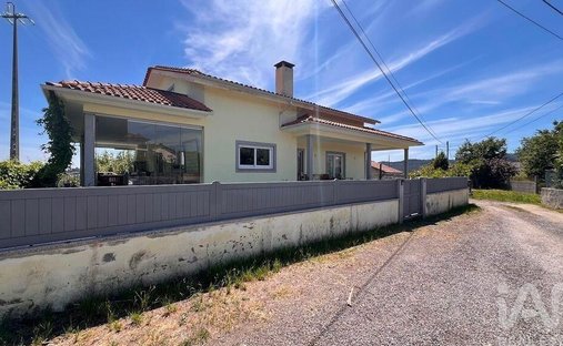 Townhouse in Abraveses, Viseu District, Portugal 1