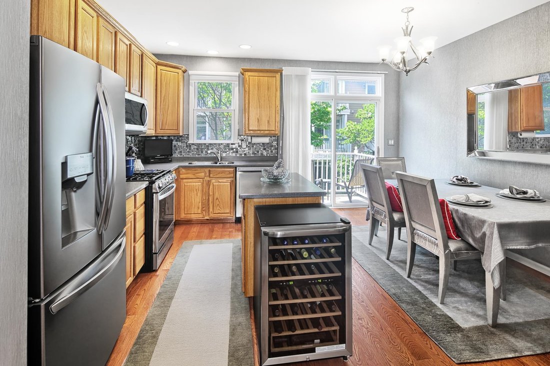 Townhouse in Guttenberg, New Jersey, United States 1 - 18200657