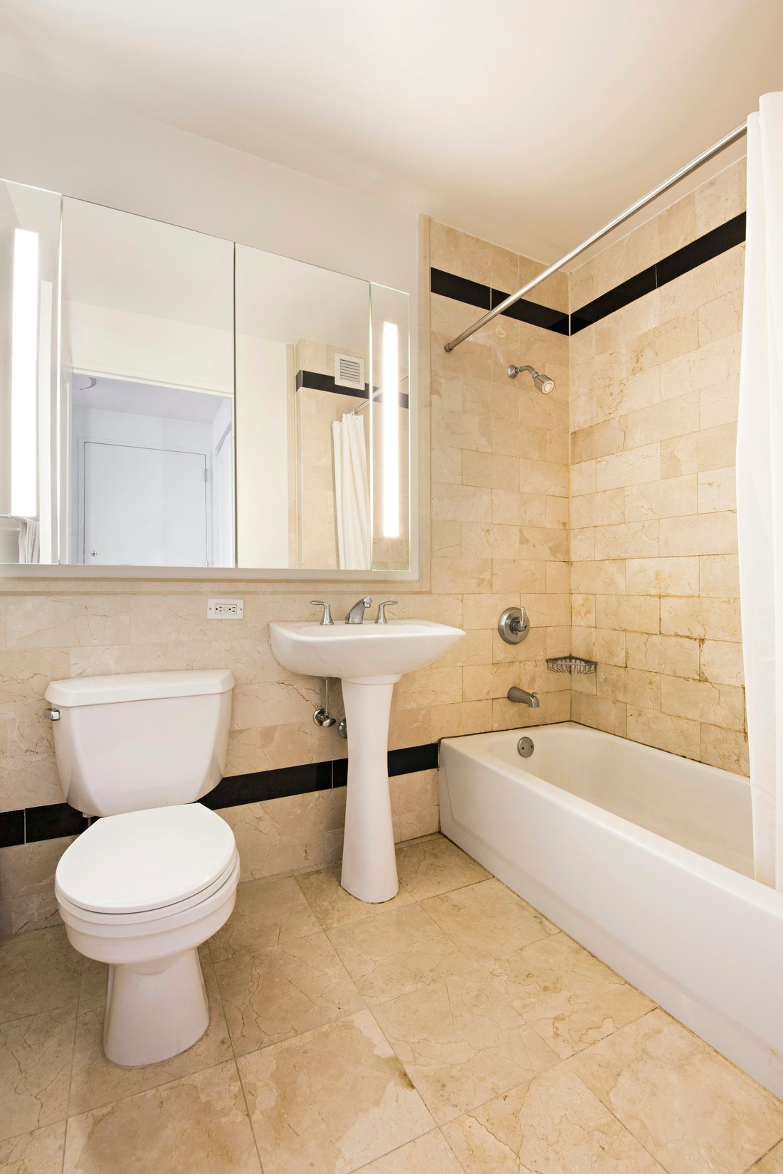Condo in New York, New York, United States 2 - 18431712