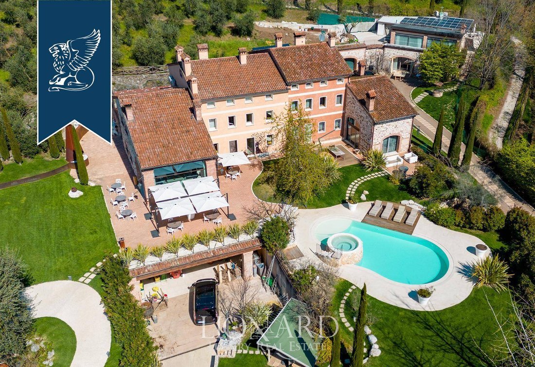 Villa in Carre, Veneto, Italy 4 - 18433131