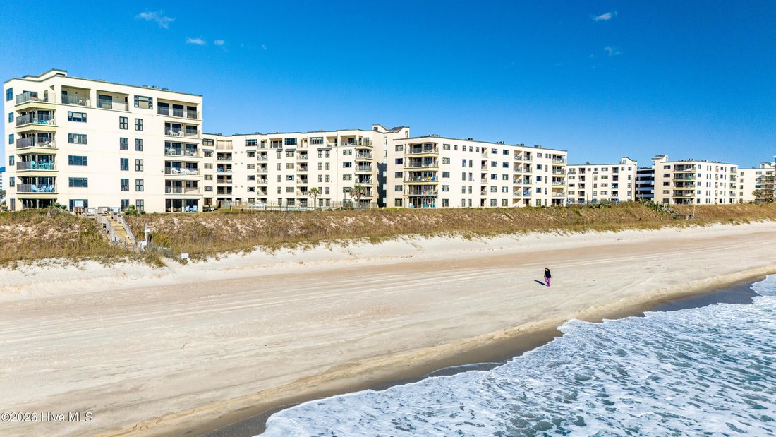Condo in Emerald Isle, North Carolina, United States 2 - 18431440