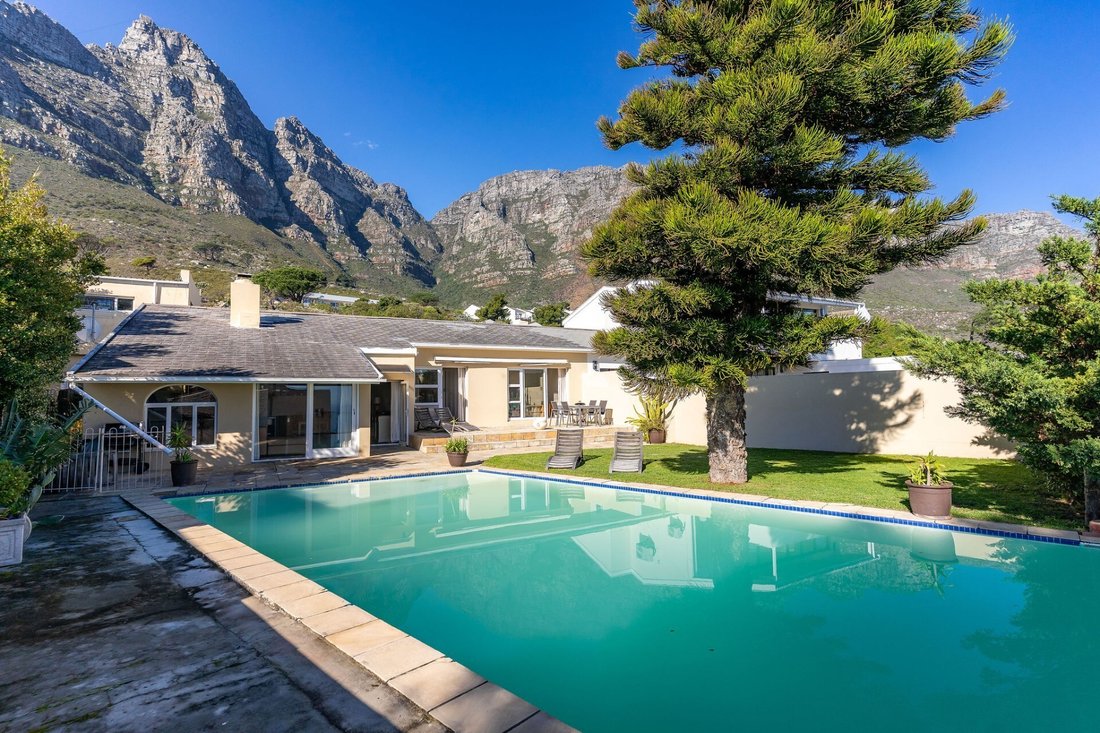 Townhouse in Camps Bay, Cape Town, South Africa 2 - 18432123