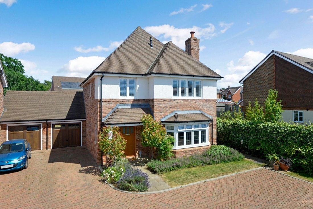 House in Cranleigh, England 1 - 18427579