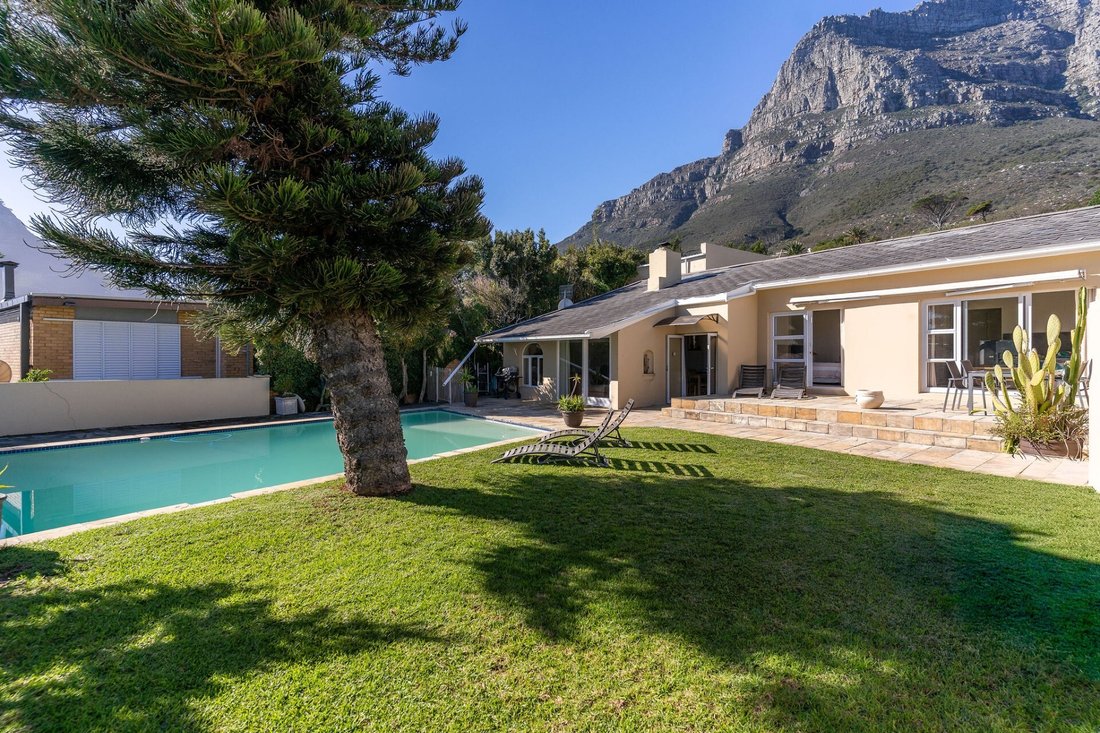 Townhouse in Camps Bay, Cape Town, South Africa 1 - 18432123