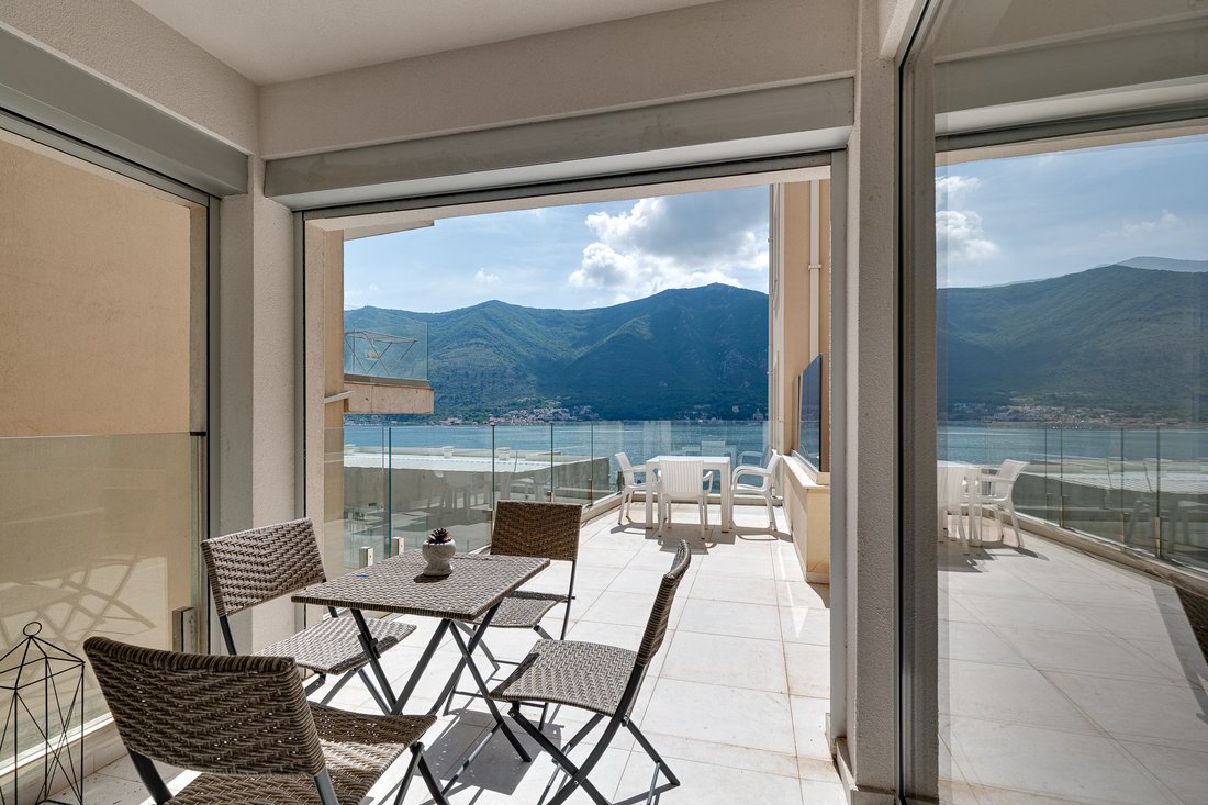 Apartment in Dobrota, Kotor Municipality, Montenegro 1 - 18428871