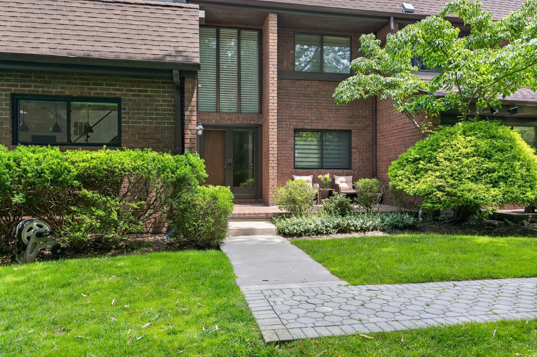 Condo in Roslyn, New York, United States 2 - 18427179
